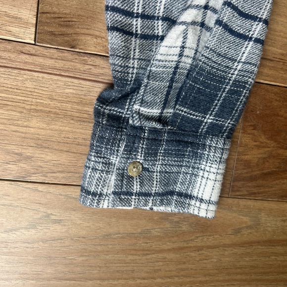 American Eagle Outfitters Navy and White Plaid Shirt - Picture 9 of 10